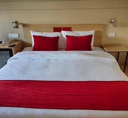 Lumis Studio Apartment Hyderabad Exteriör bild