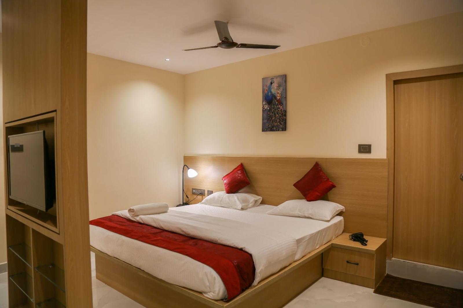 Lumis Studio Apartment Hyderabad Exteriör bild