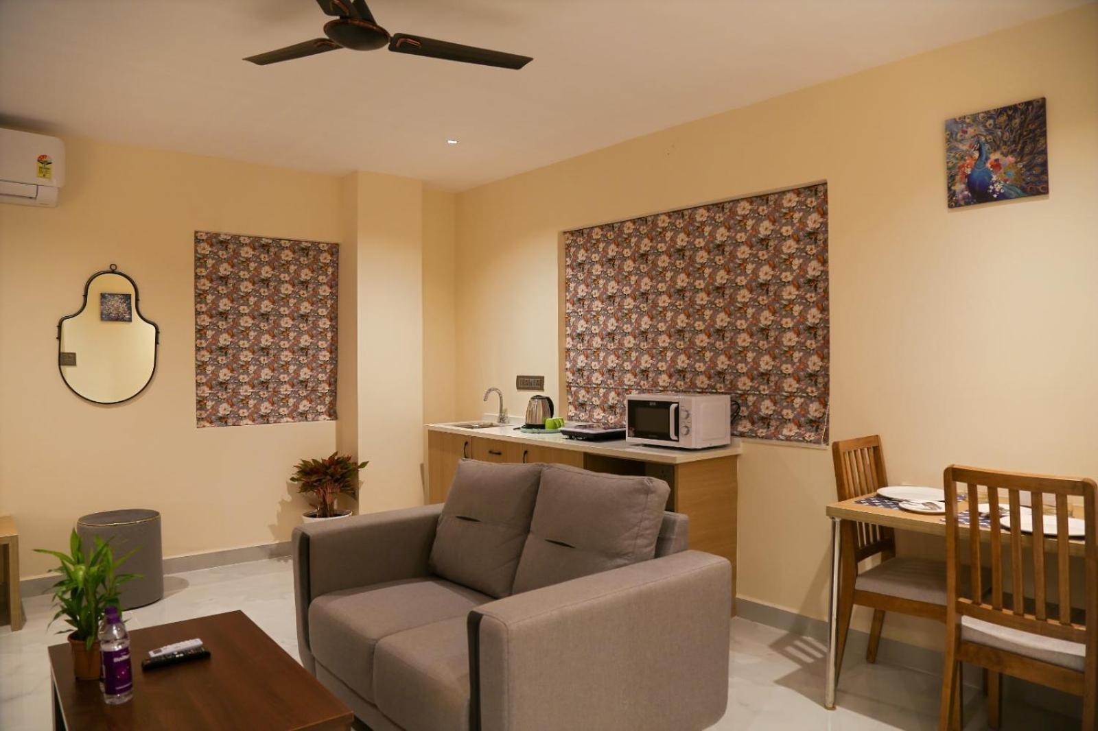 Lumis Studio Apartment Hyderabad Exteriör bild